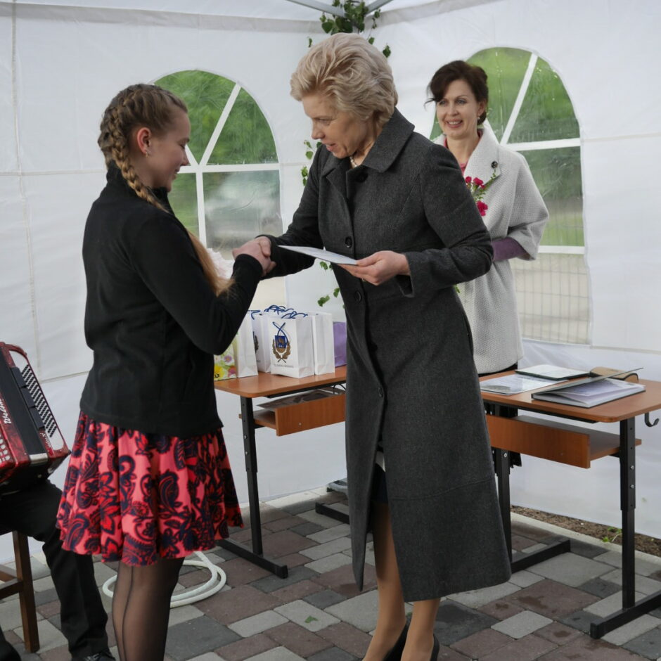 Direktore sveic absolventi 2021. gada izlaidumā