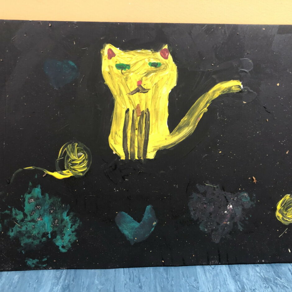 Bērnu gleznojumi izstādē