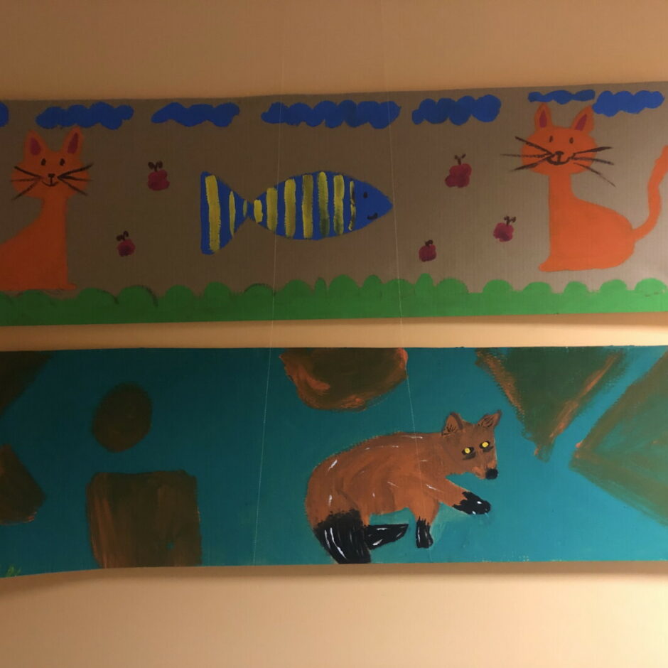 Bērnu gleznojumi izstādē