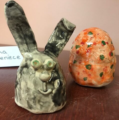 Lieldienu zaķis un ola, bērnu keramikas darbs