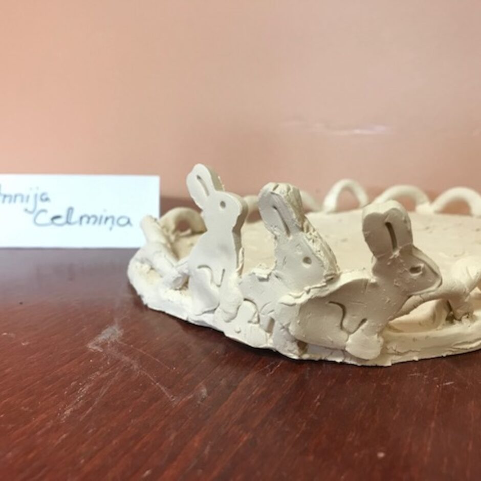 Lieldienu zaķu trauciņš, keramikas bērnu darbs