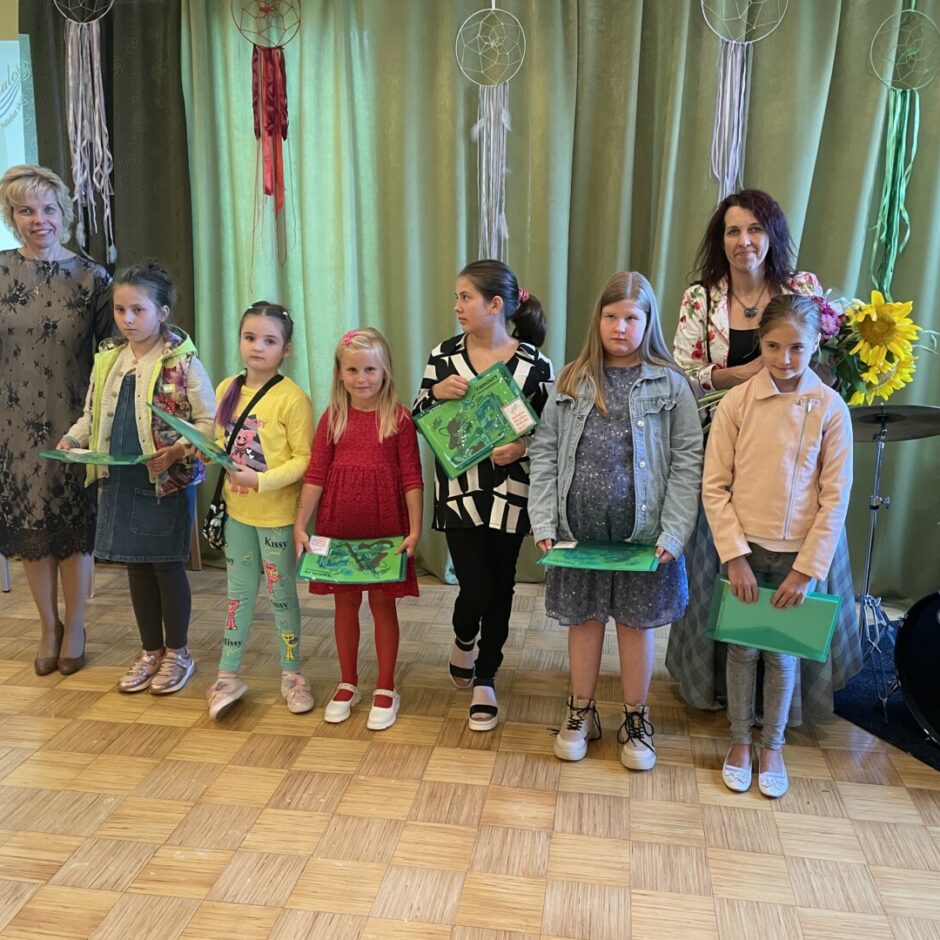 Vizuāli plastiskās mākslas pogrmmas jaunuzņemtie audzēkņi 20222./2023.m.g. atklāšanas pasākumā