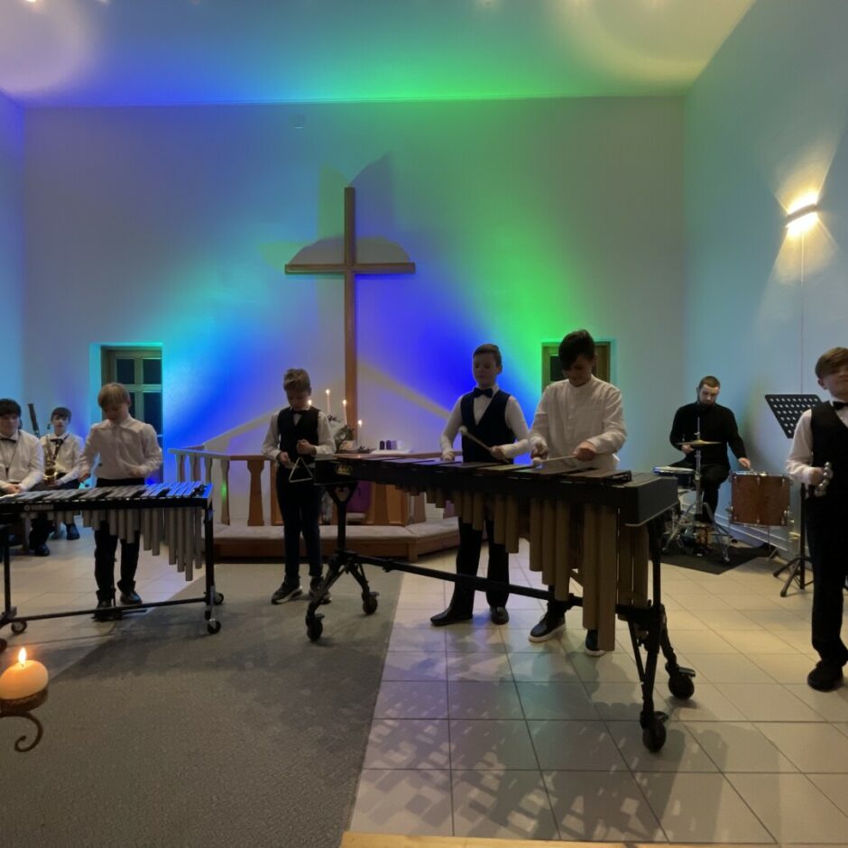 Sitaminstrumentu ansamblis Salgales MMS Ziemassvētku koncertā Salgales baznīcā