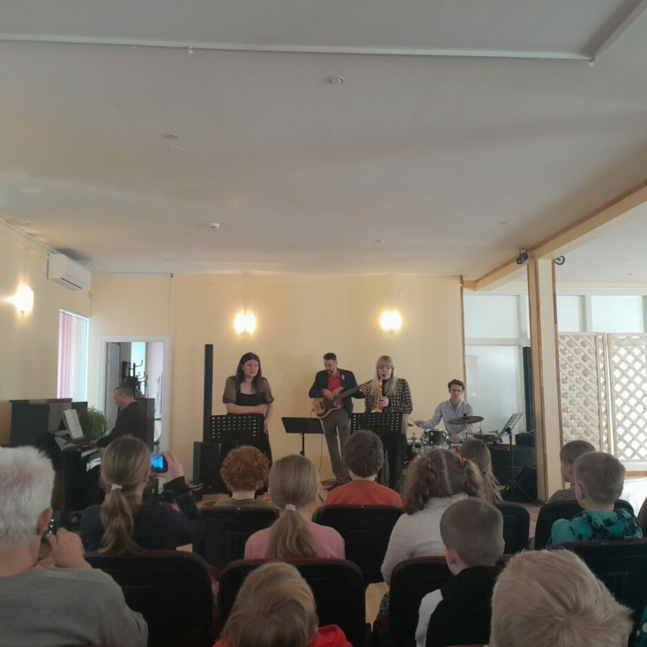 Jelgavas Mūzikas vidusskolas džeza nodaļas audzēkņi un pedagogi uzstājas koncertā Staļģenē