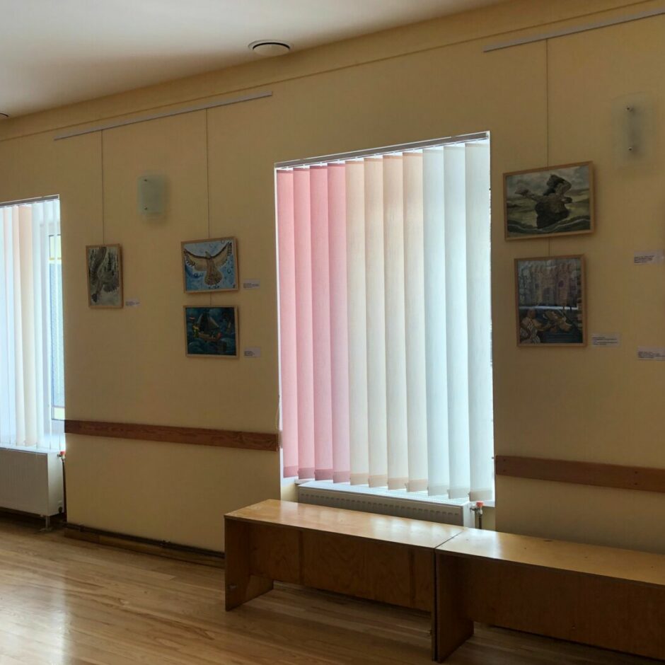 Gleznas izstādē Staļģenes kultūras centrā 