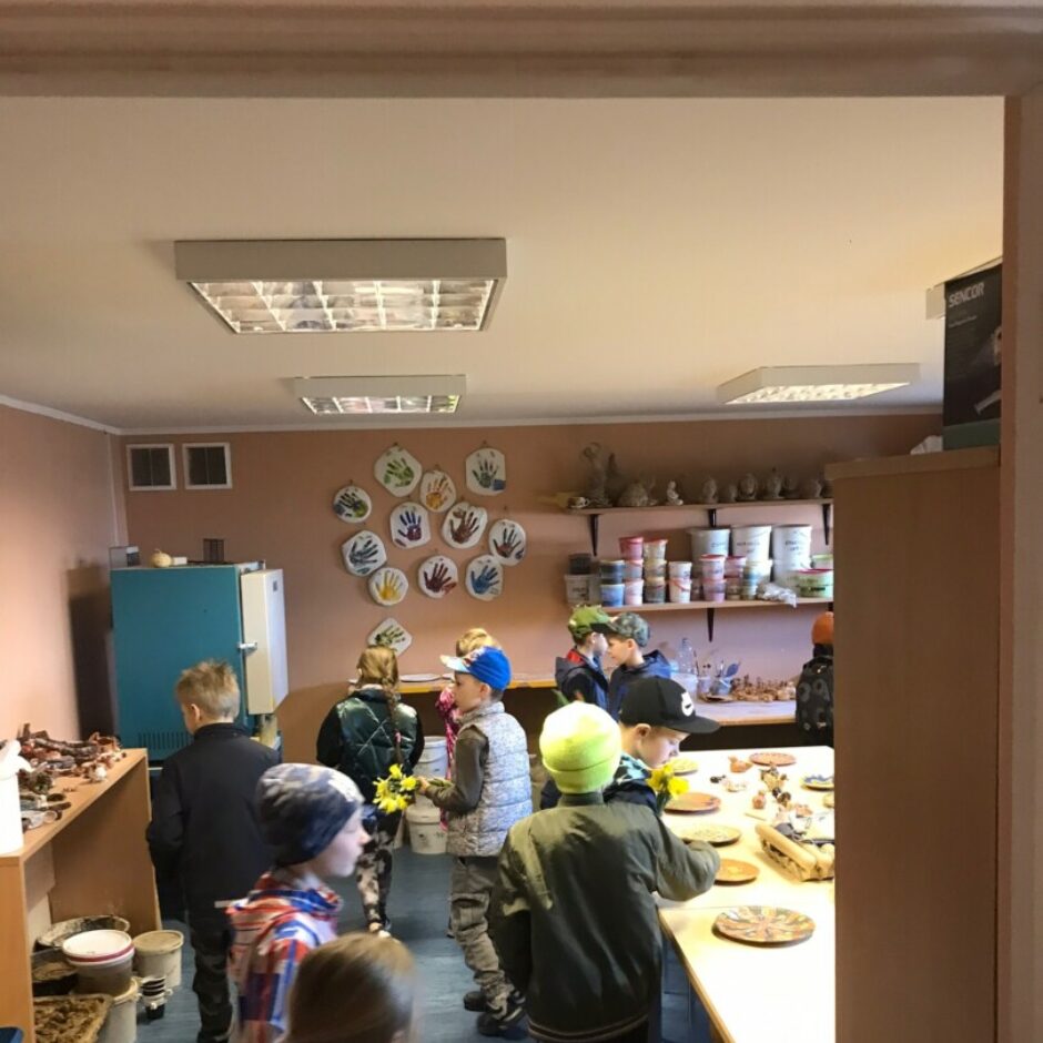 Atvērto durvju dienas dalībnieki Keramikas klasē