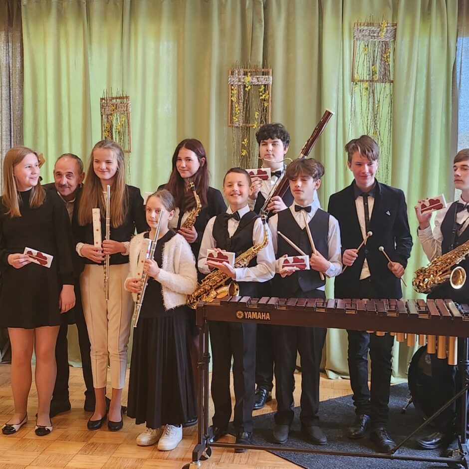 4. maija pasākumā Salgales MMS orķestra kopbilde