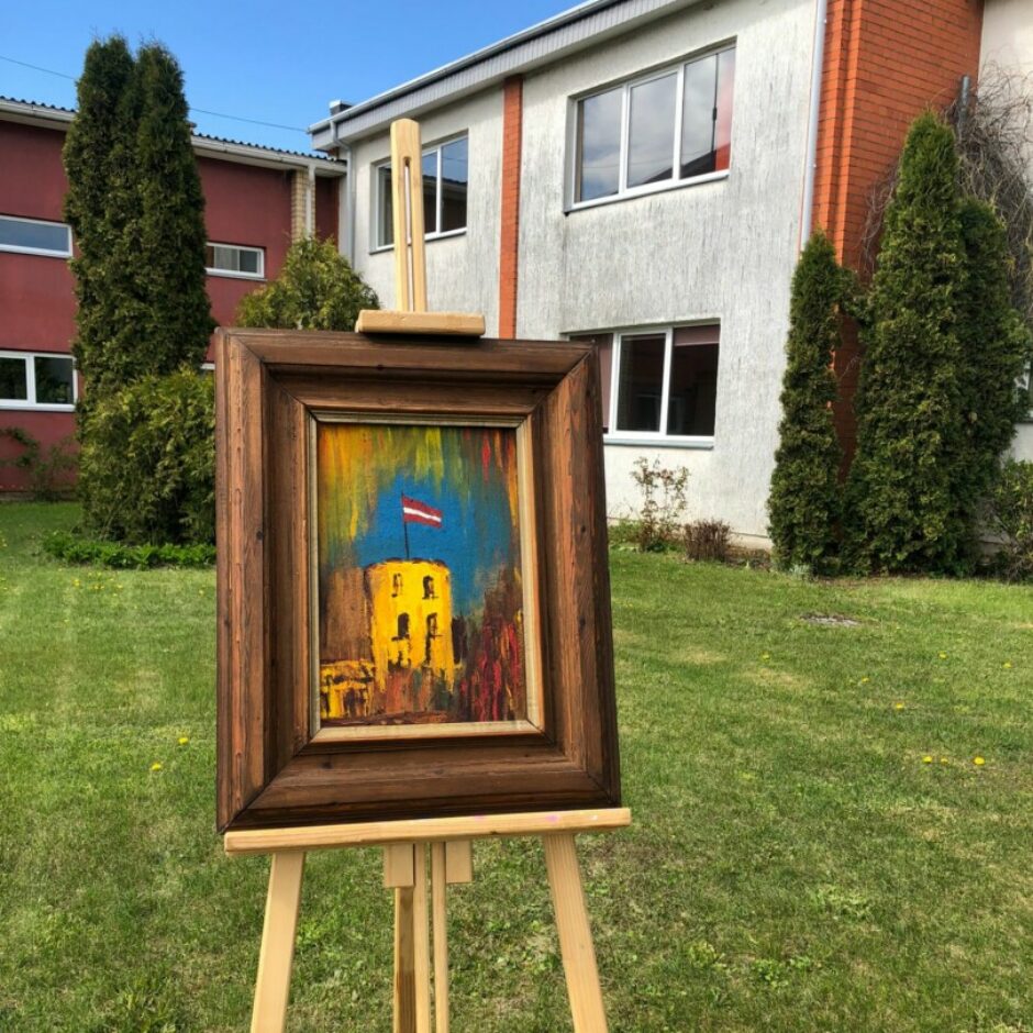 4. maija pasākumā gleznu istāde pie Salgales MMS