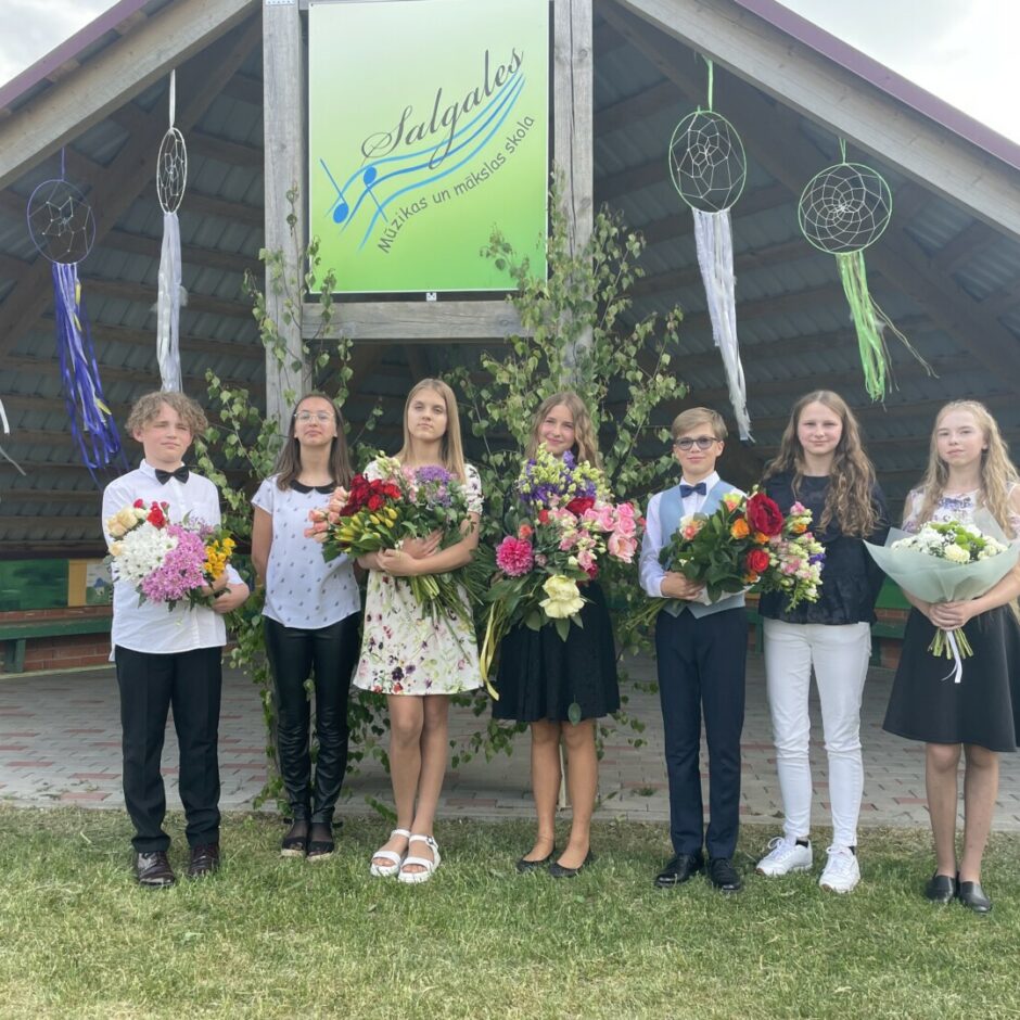 Absolventu kopbilde izlaidumā