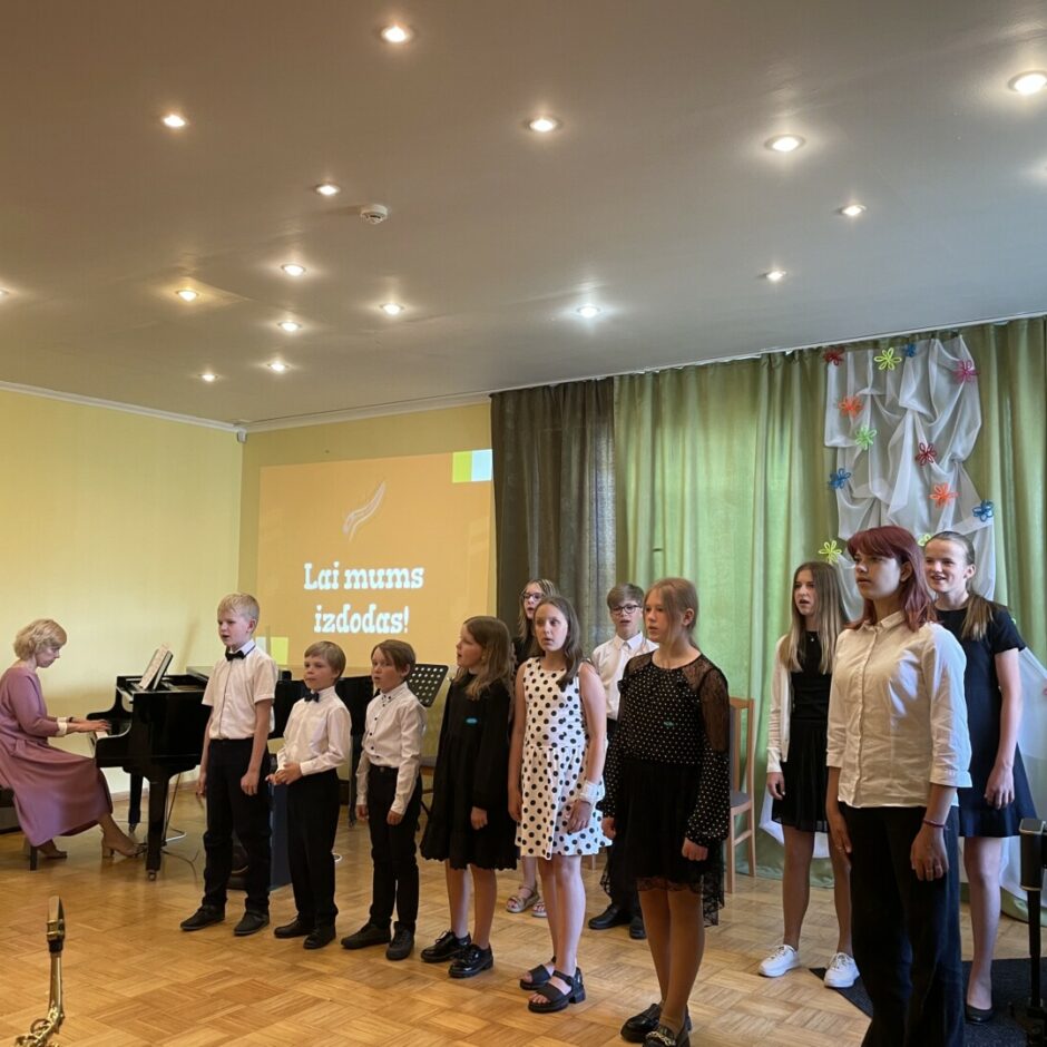 Uzstājas koris SMMS mācību gada noslēguma koncertā