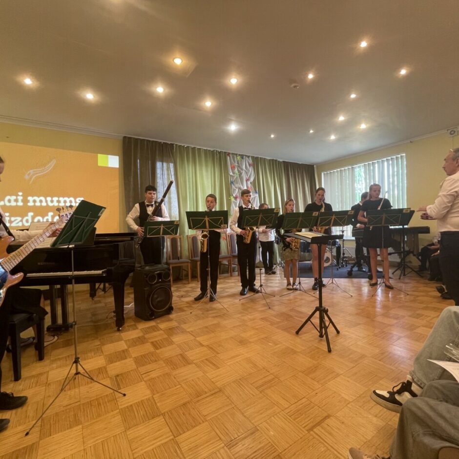 Uzstājas skolas orķestris SMMS mācību gada noslēguma koncertā