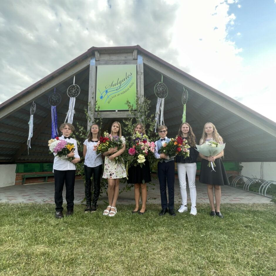 Absolventu kopbilde izlaidumā