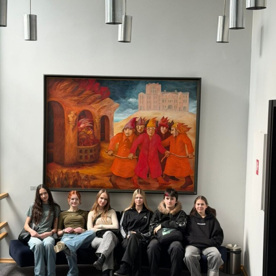 Šūšanas darbnīca ar daudzām lietām.